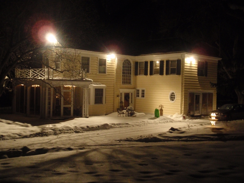 Back_of_house_at_night_Cream_small